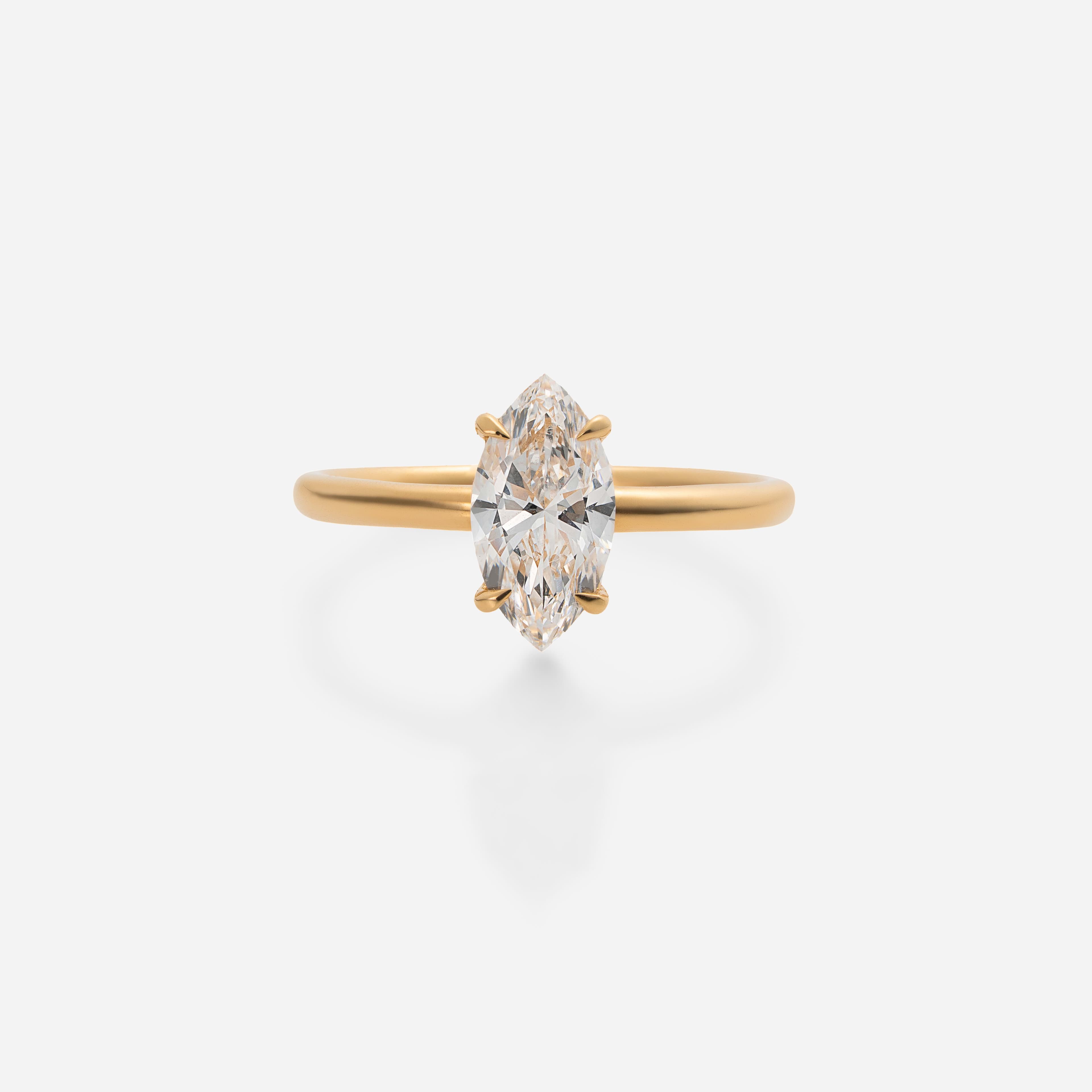 Marquise Est-Ouest Solitaire Ring
